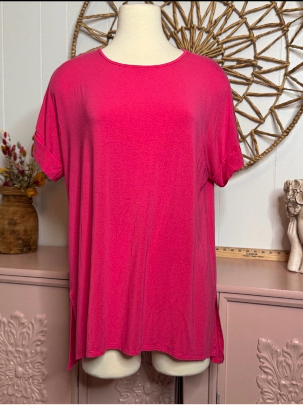 Women’s Zenana XL Fuchsia Top with cuffed‎ sleeve.